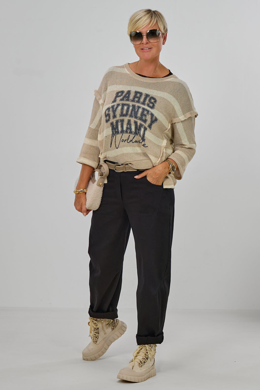 leichte Jeans mit Gürtel, schwarz