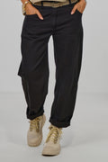 leichte Jeans mit Gürtel, schwarz