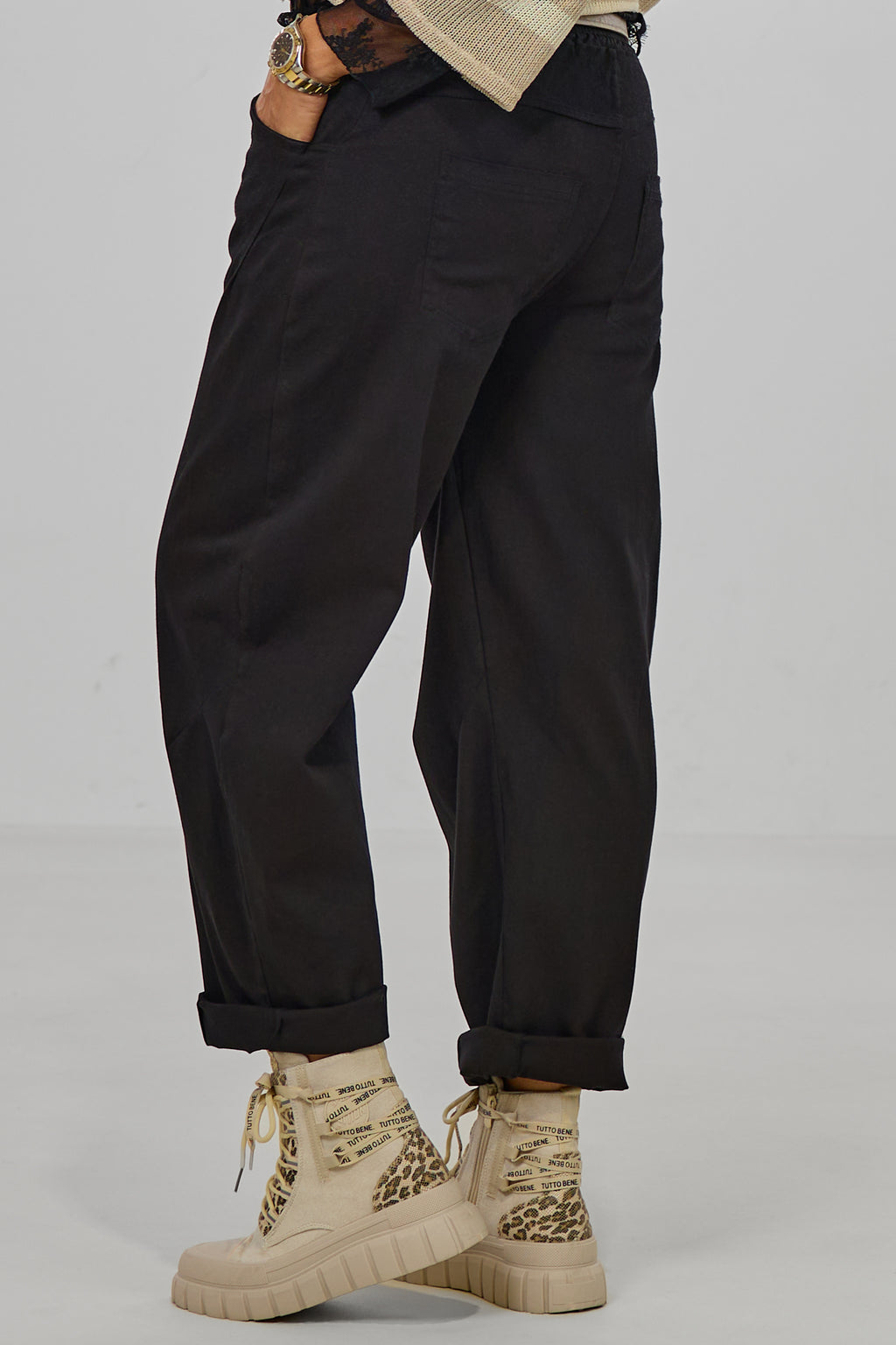 leichte Jeans mit Gürtel, schwarz