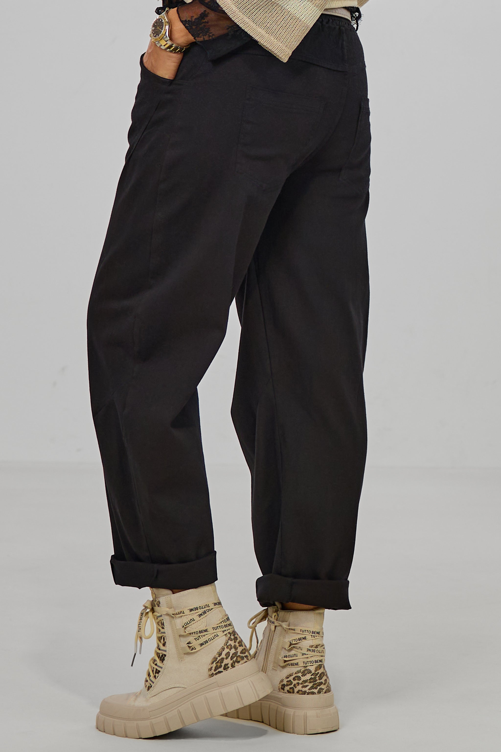 leichte Jeans mit Gürtel, schwarz