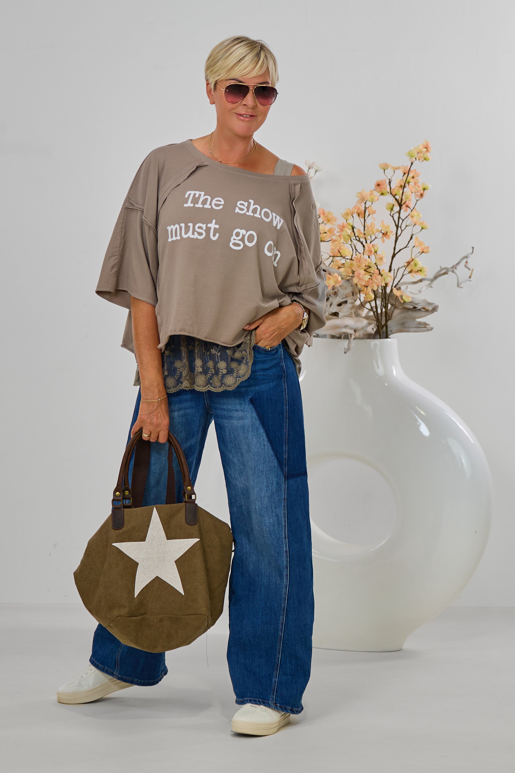 Shirt "the show must go on", taupe