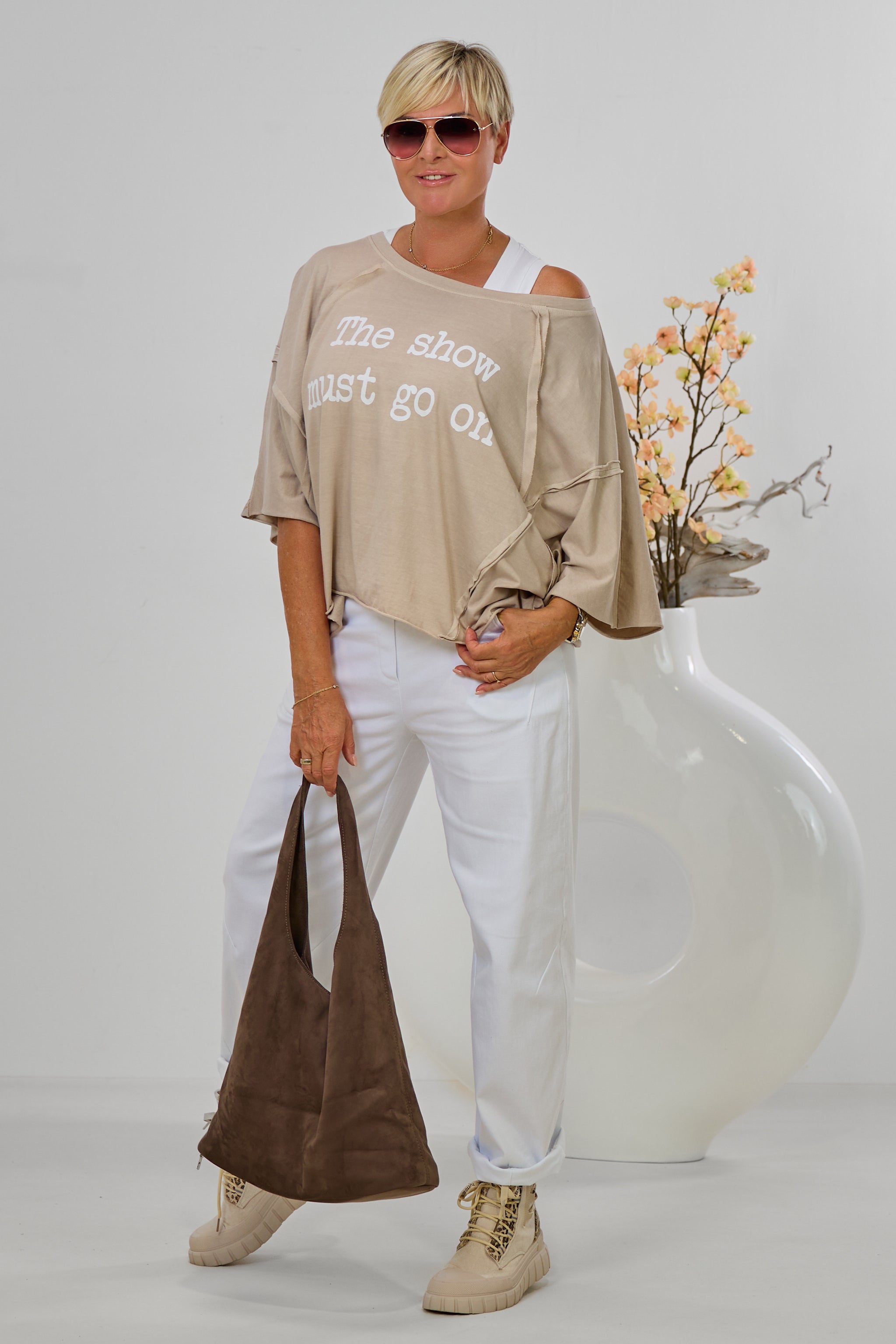 Shirt "the show must go on", beige