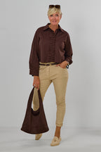 Kurze Bluse mit Rüschenbesatz, schokobraun