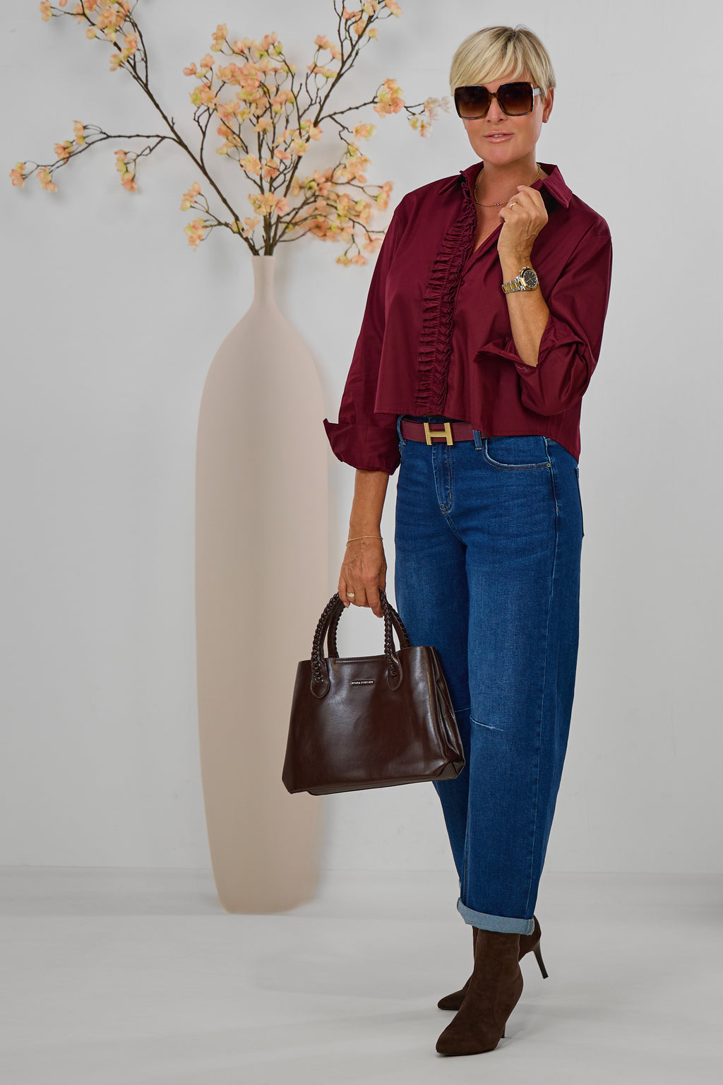 Kurze Bluse mit Rüschenbesatz, bordeaux