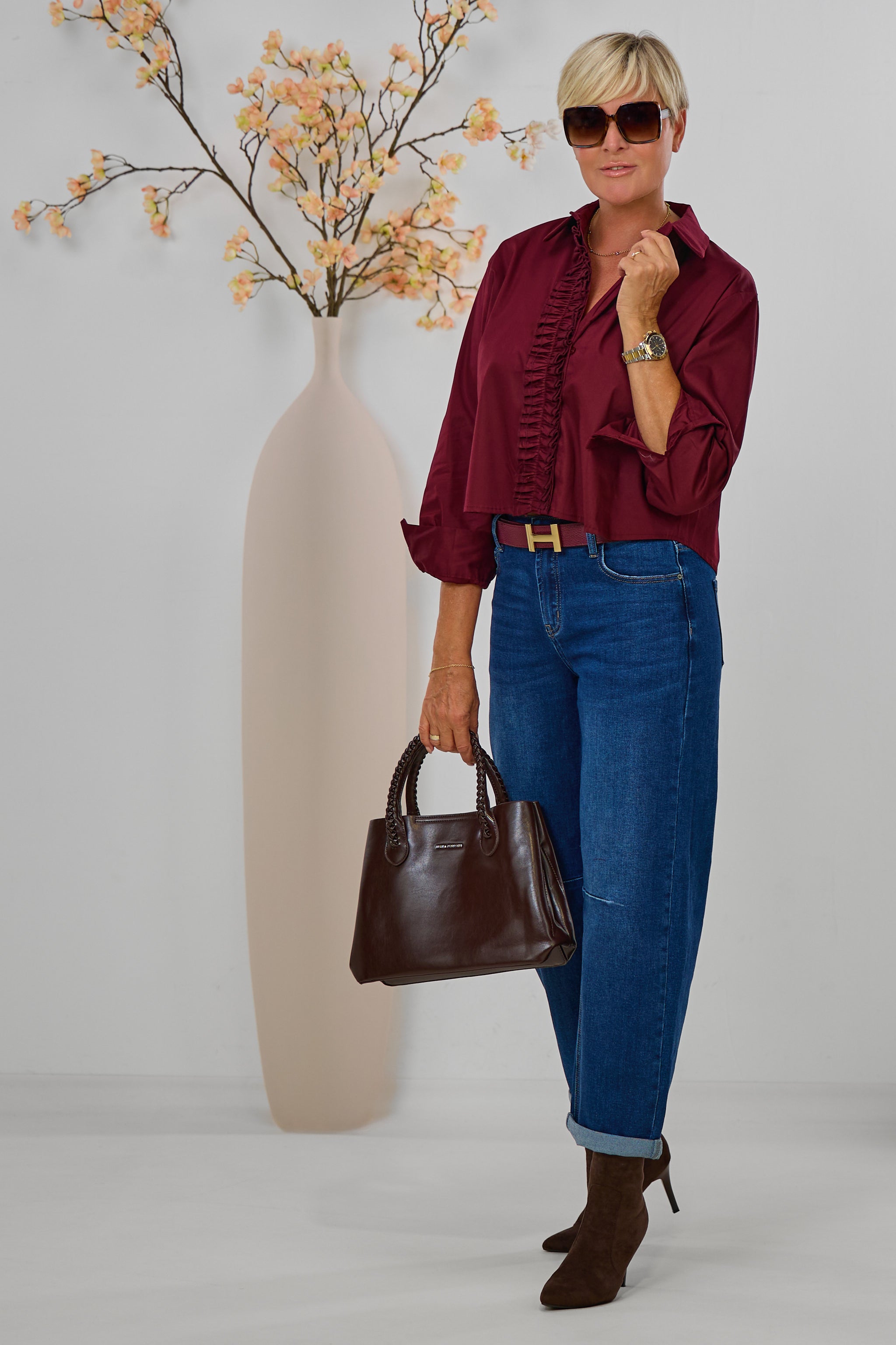Kurze Bluse mit Rüschenbesatz, bordeaux