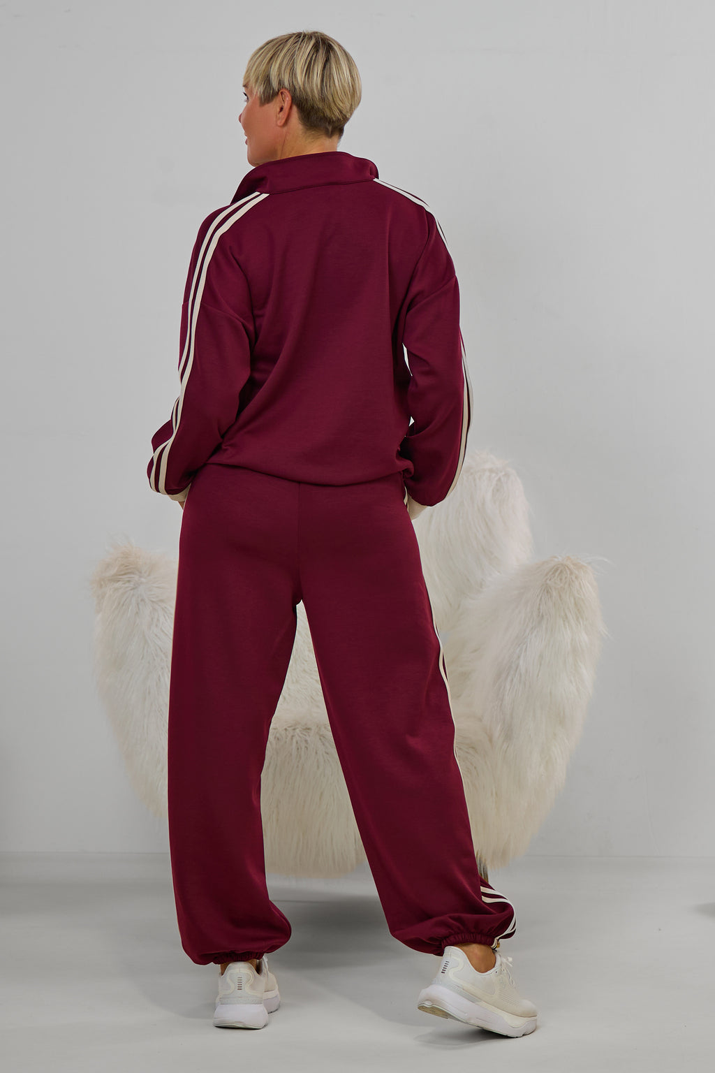 Sportlicher Cozy-Anzug mit Streifen, bordeaux-beige