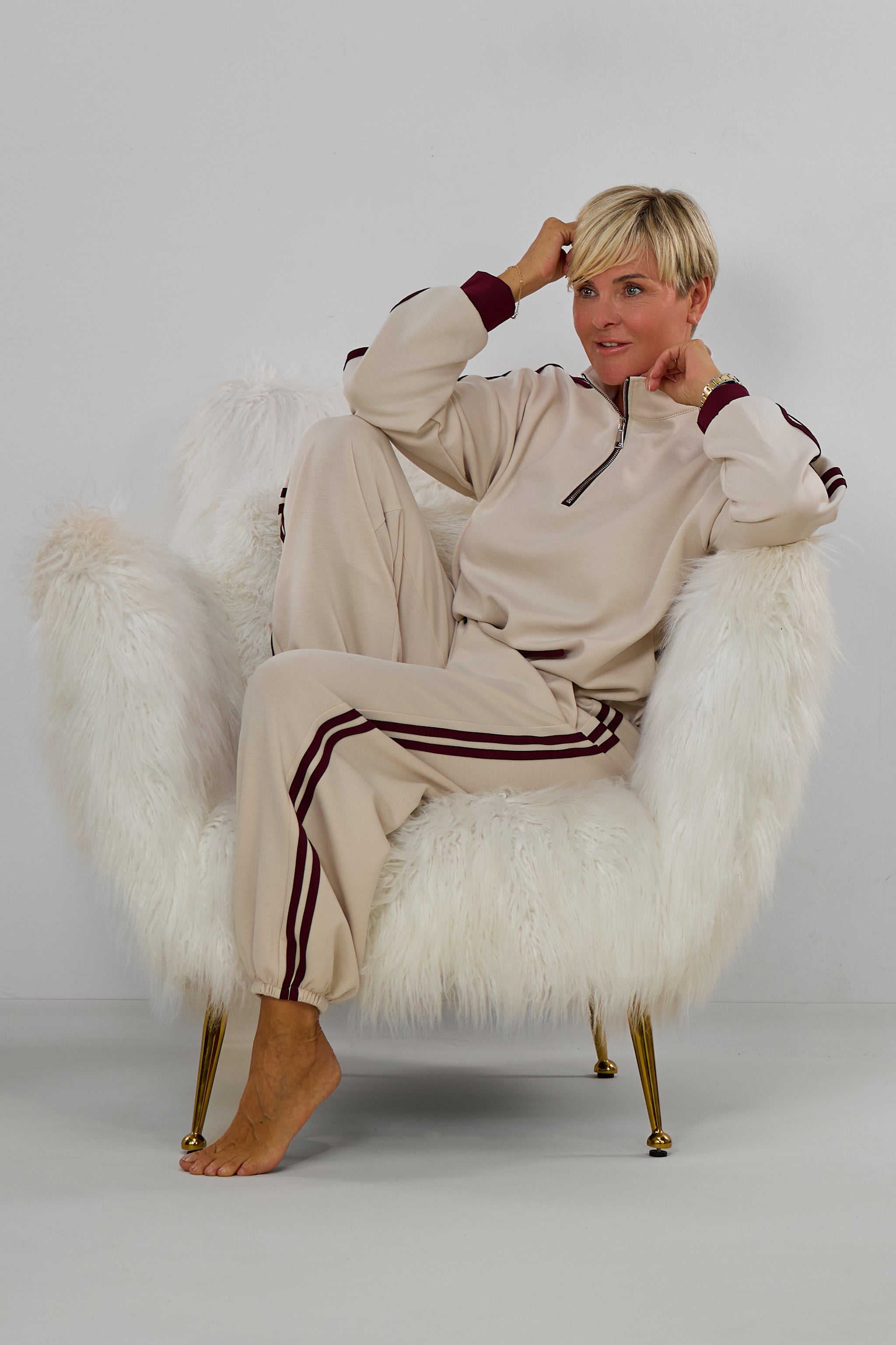 Sportlicher Cozy-Anzug mit Streifen, beige-bordeaux