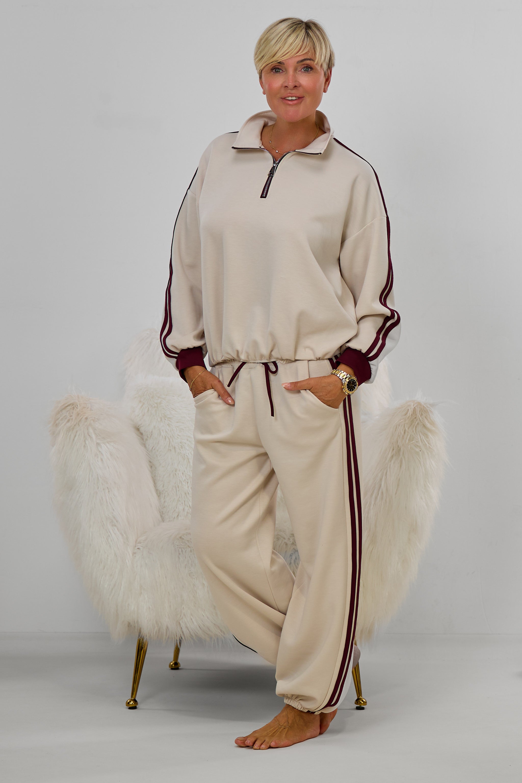 Sportlicher Cozy-Anzug mit Streifen, beige-bordeaux