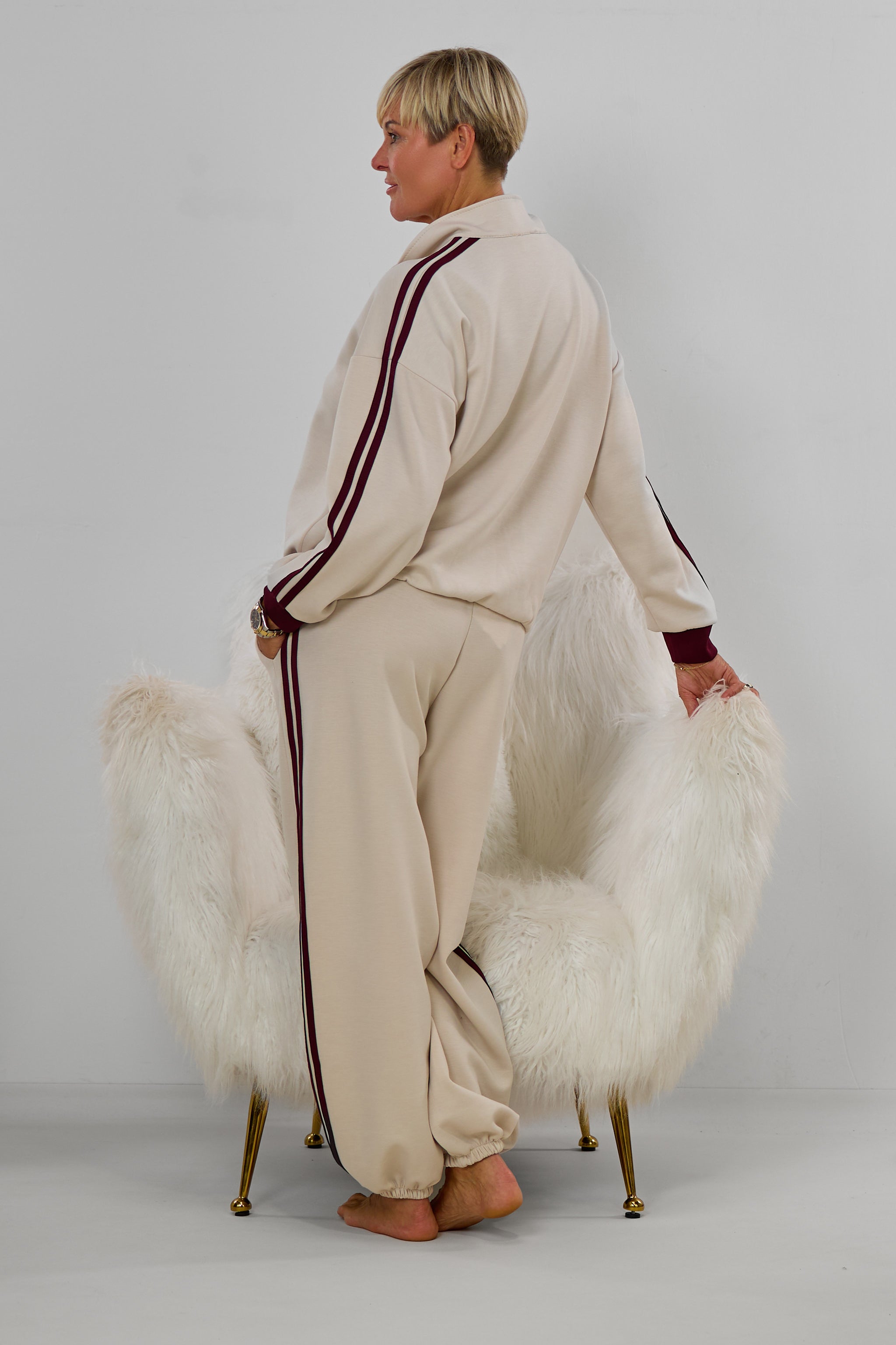 Sportlicher Cozy-Anzug mit Streifen, beige-bordeaux
