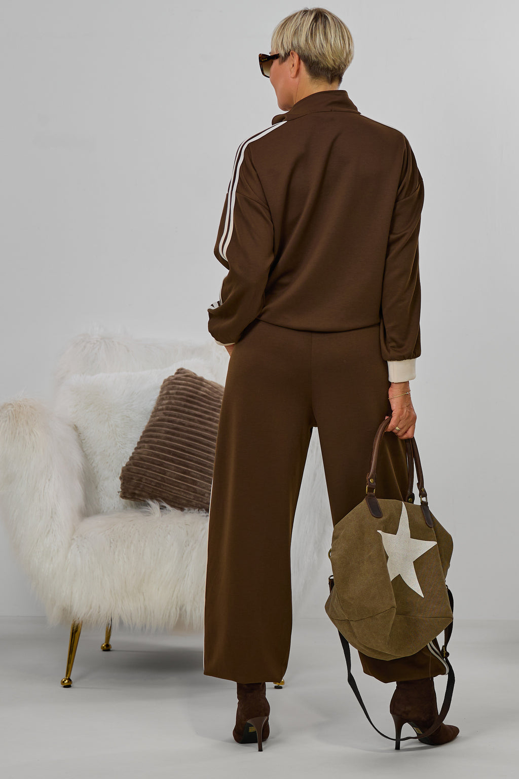 Sportlicher Cozy-Anzug mit Streifen, schokobraun-beige