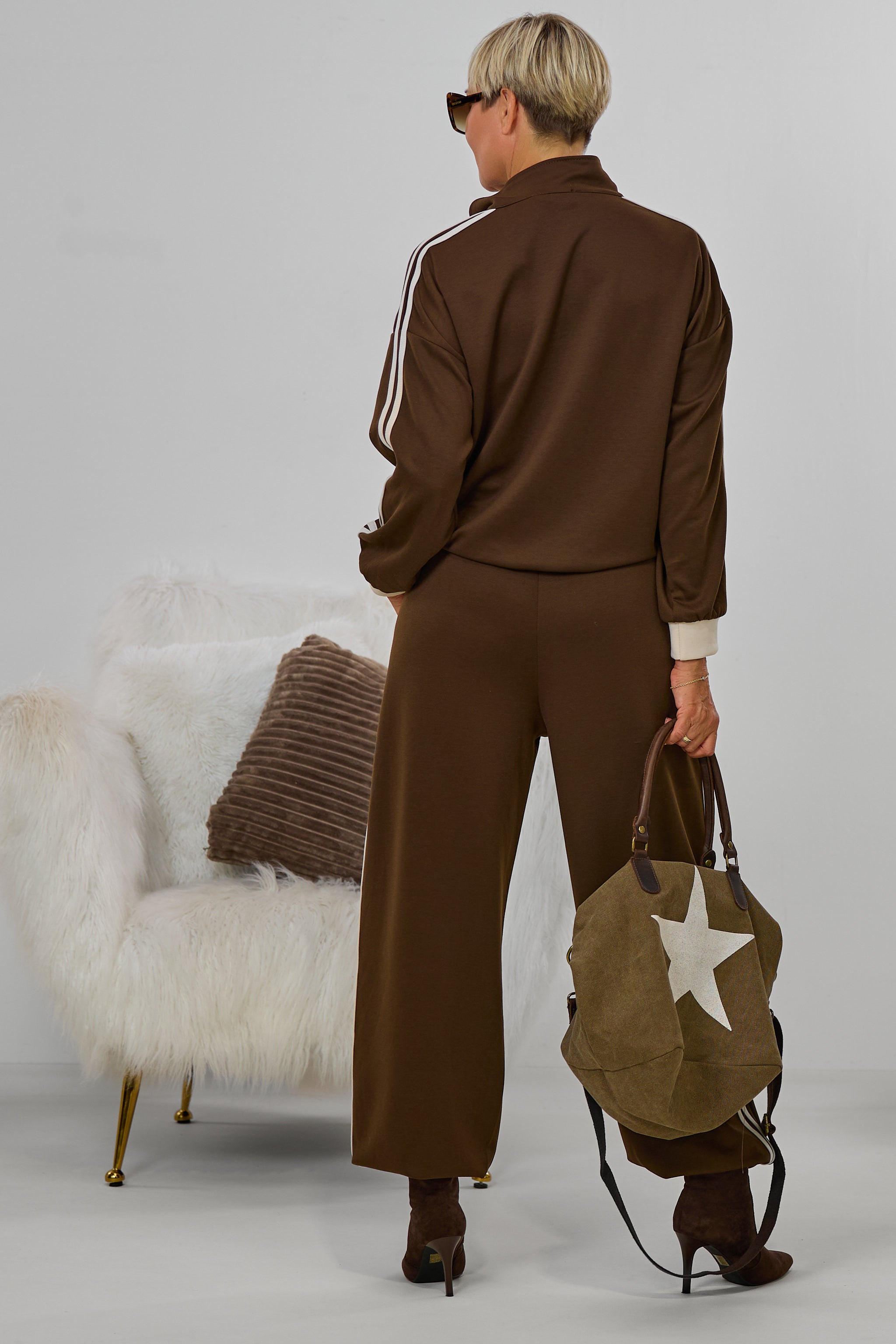 Sportlicher Cozy-Anzug mit Streifen, schokobraun-beige