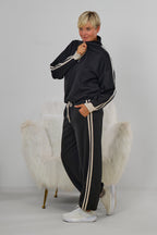 Sportlicher Cozy-Anzug mit Streifen, schwarz-beige