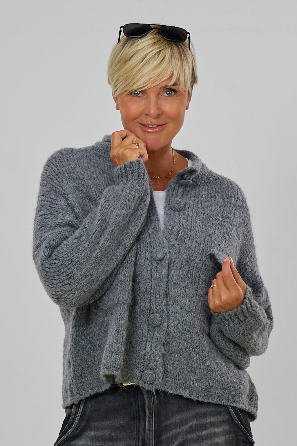 Strickjacke mit kleinem Kragen, grau-meliert