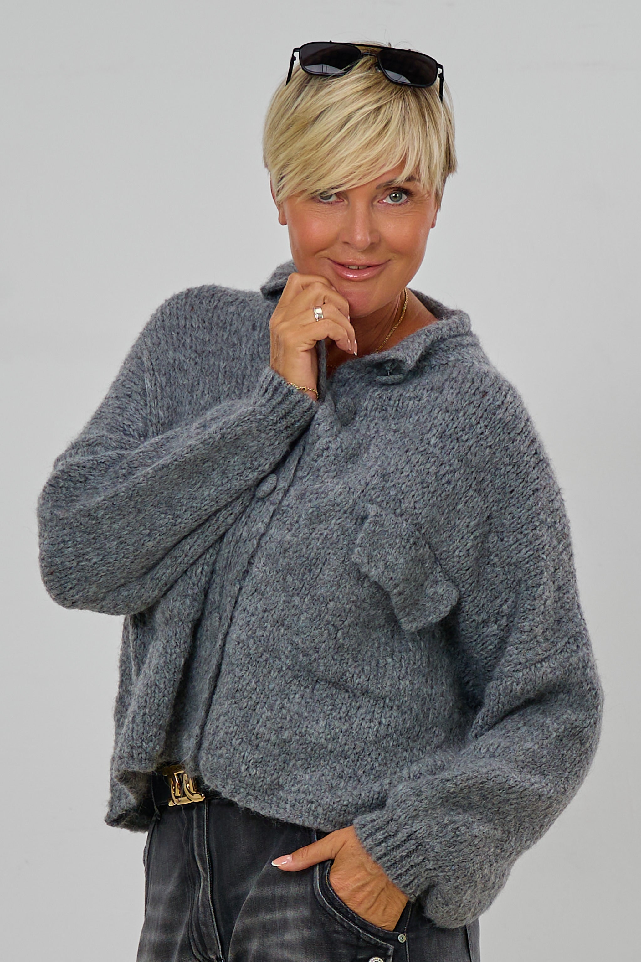 Strickjacke mit kleinem Kragen, grau-meliert