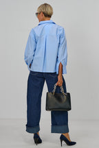 Kurze Bluse mit gewelltem Abschluss, hellblau
