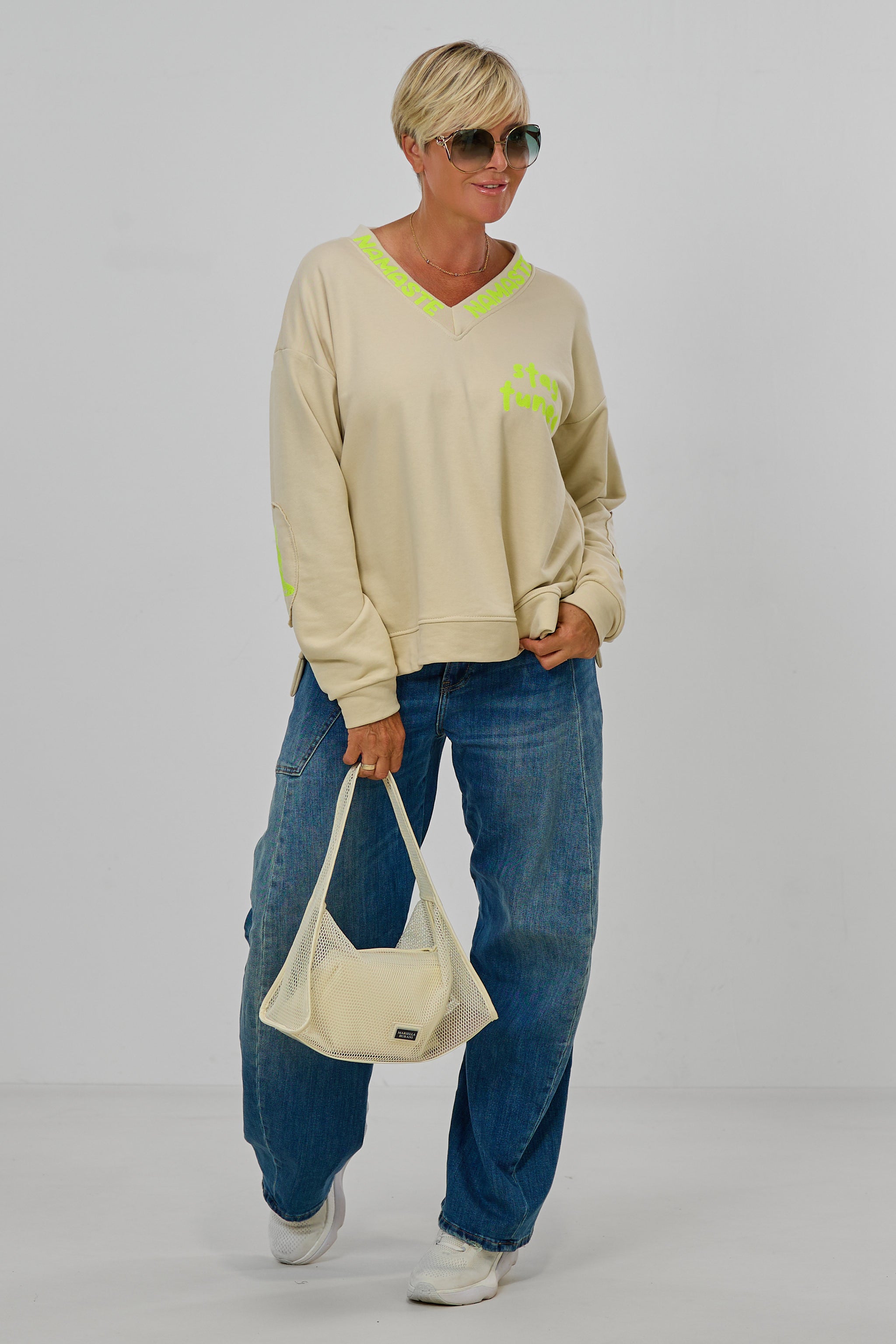 Sweaty NAMASTE by Silvia van Beekum, beige-neongelb
