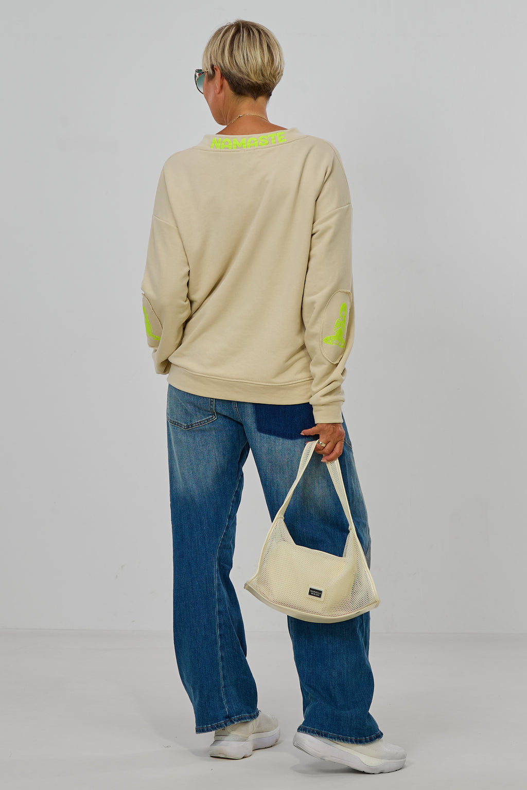 Sweaty NAMASTE by Silvia van Beekum, beige-neongelb