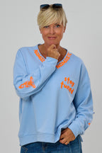 Sweaty NAMASTE by Silvia van Beekum, hellblau-neonorange