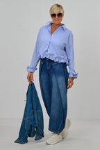 Kurze Bluse mit Volants, hellblau-weiß-gestreift