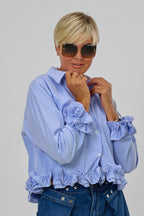 Kurze Bluse mit Volants, hellblau-weiß-gestreift