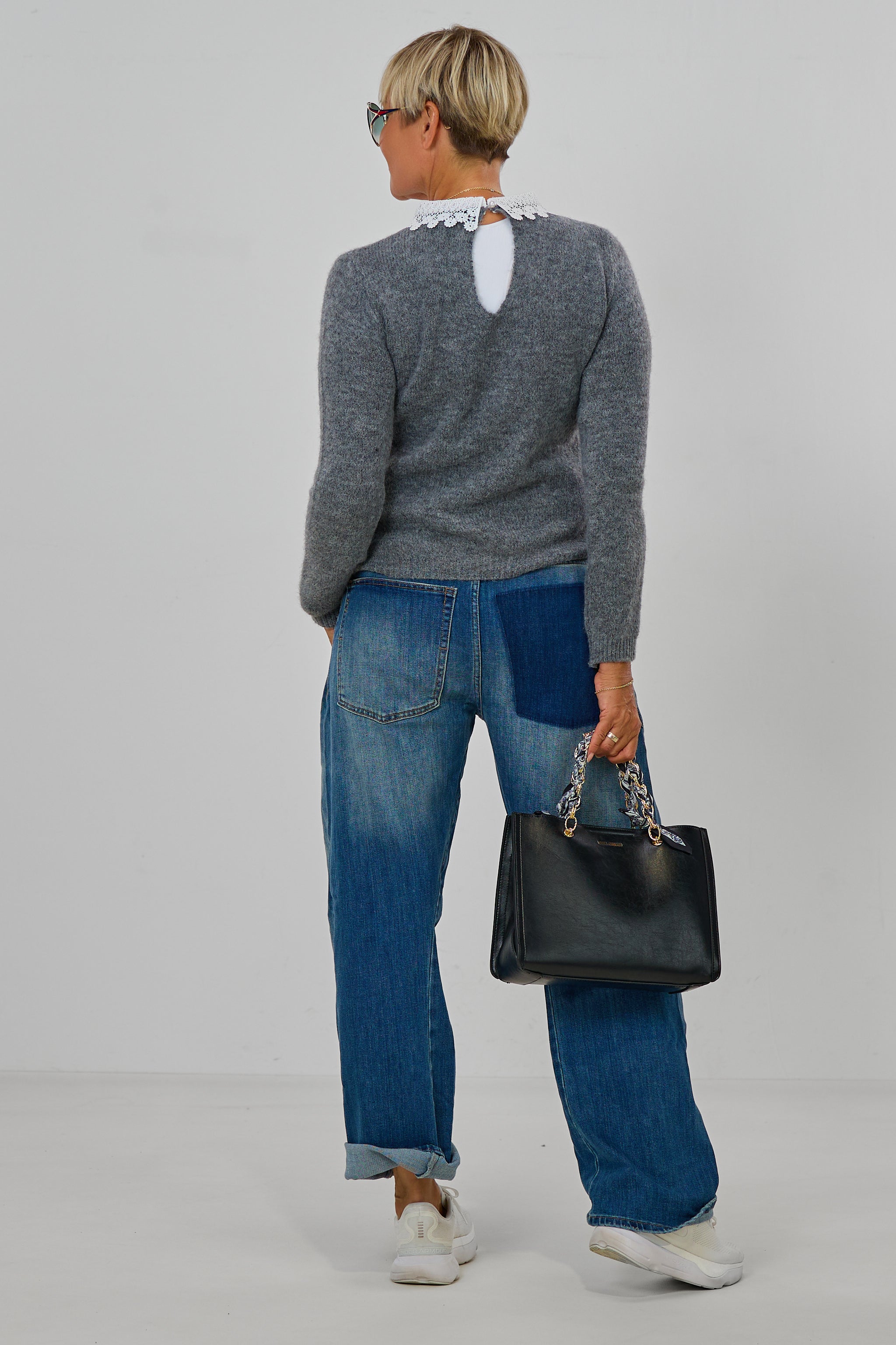 Barrel Jeans im used Look mit aufgesetzter Tasche, denim