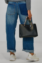 Barrel Jeans im used Look mit aufgesetzter Tasche, denim