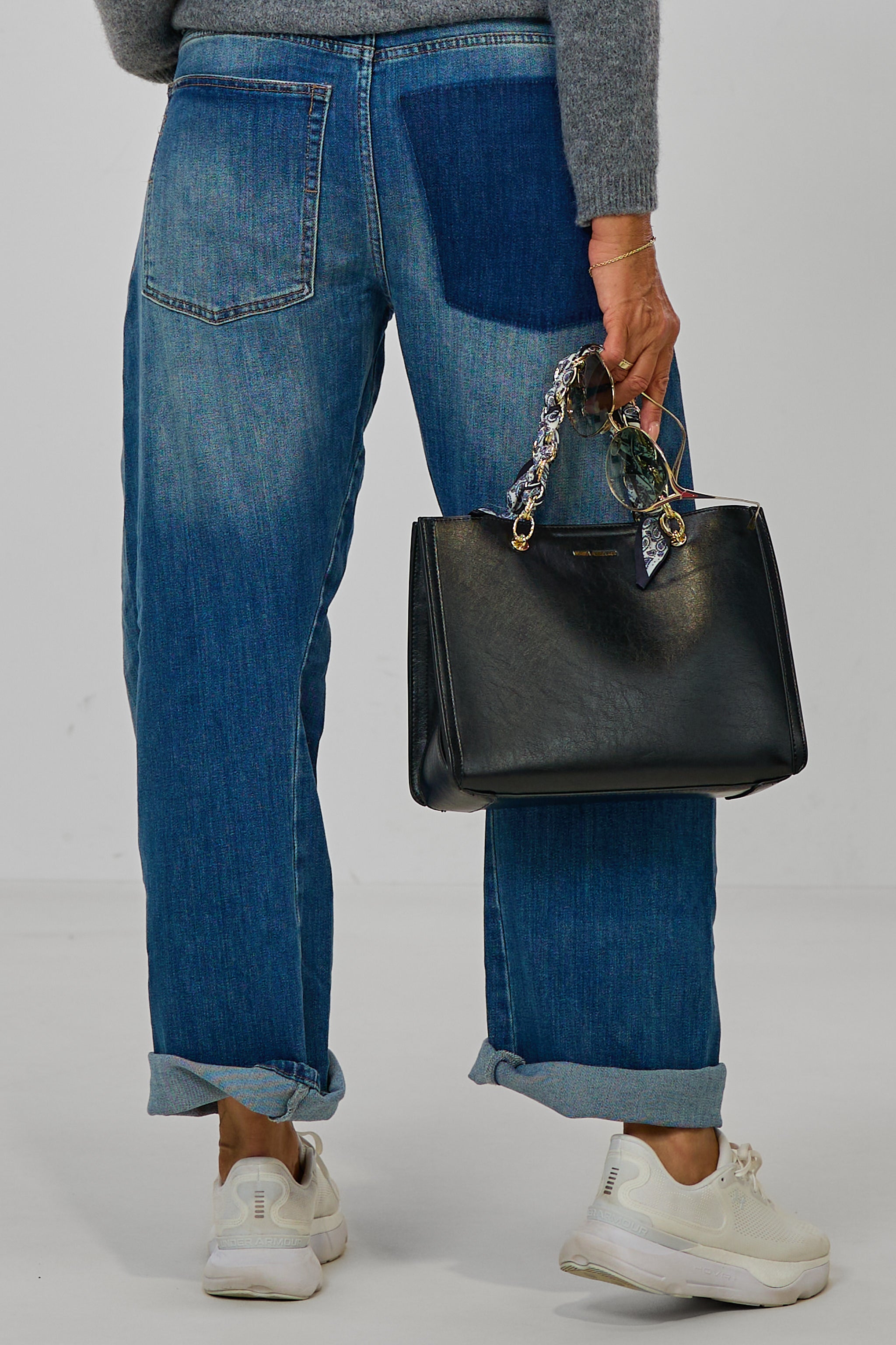 Barrel Jeans im used Look mit aufgesetzter Tasche, denim