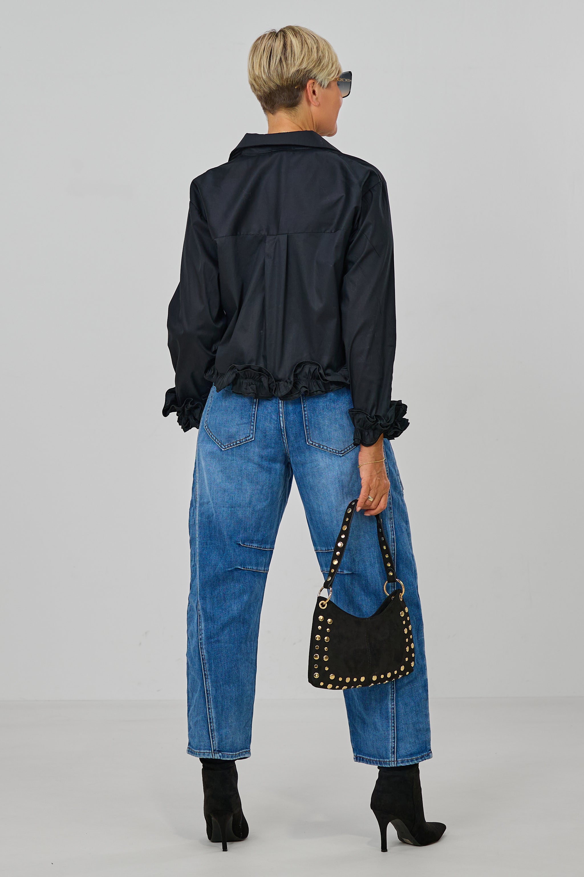 Kurze Bluse mit Volants, schwarz