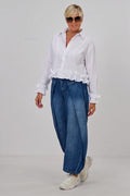Kurze Bluse mit Volants, weiß