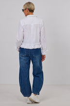 Kurze Bluse mit Volants, weiß