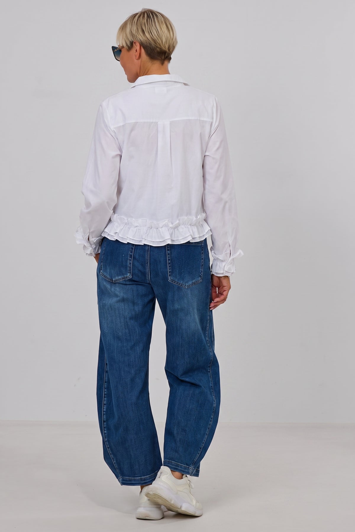 Kurze Bluse mit Volants, weiß
