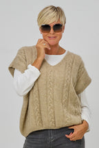 Ärmelloser Strickpulli mit Zopfmuster, beige