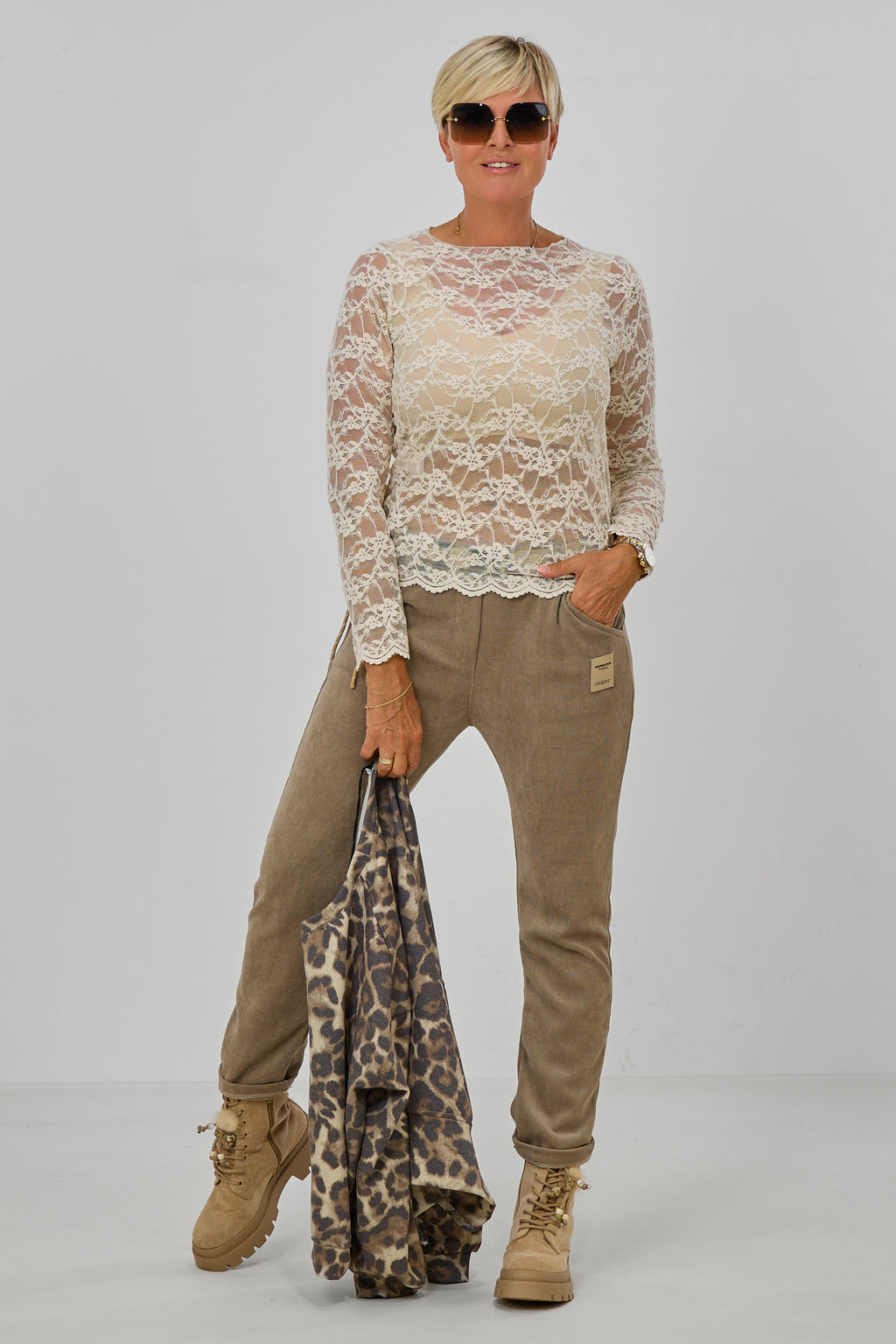 Samtiges Spitzen-Langarmshirt, beige