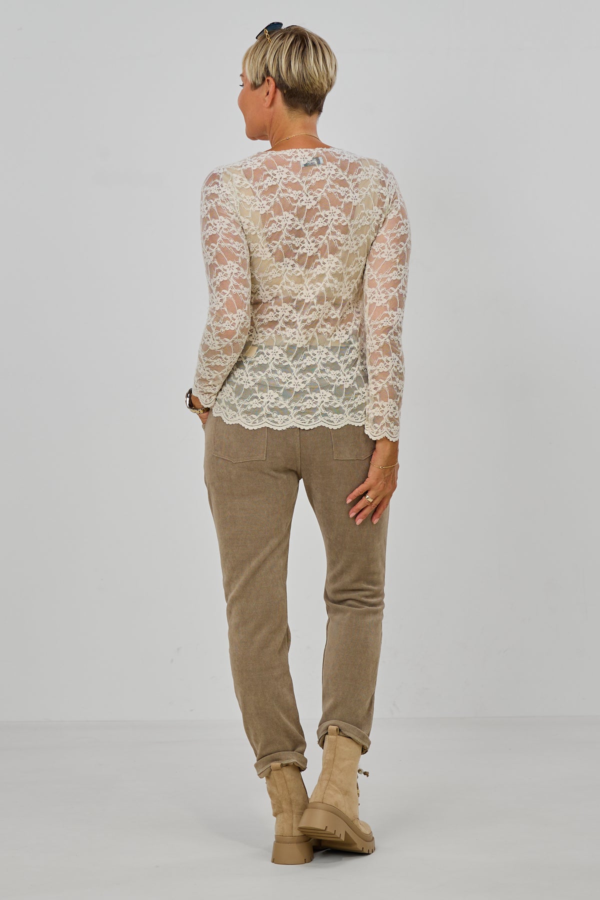 Samtiges Spitzen-Langarmshirt, beige