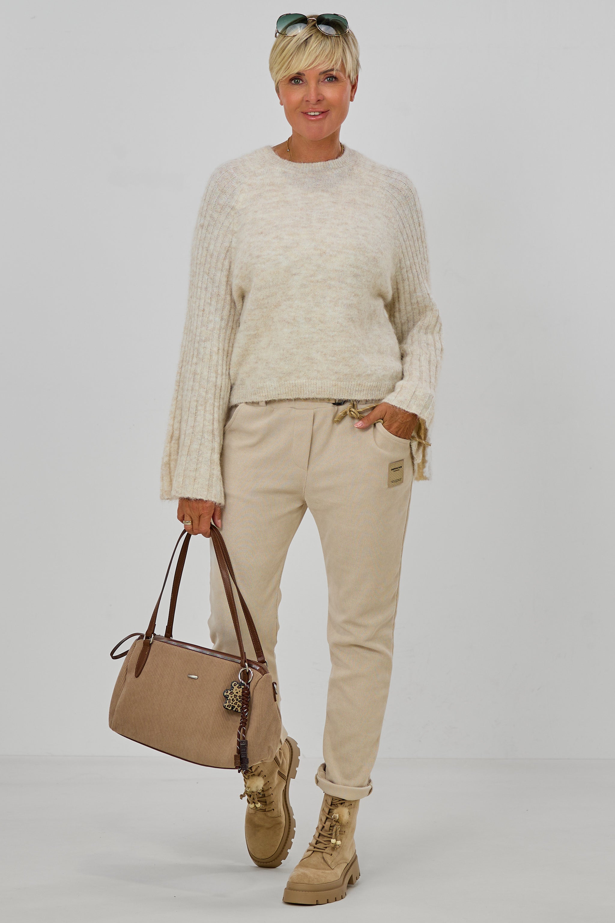 Kuscheliger Strickpulli mit Trompeterärmeln, creme meliert