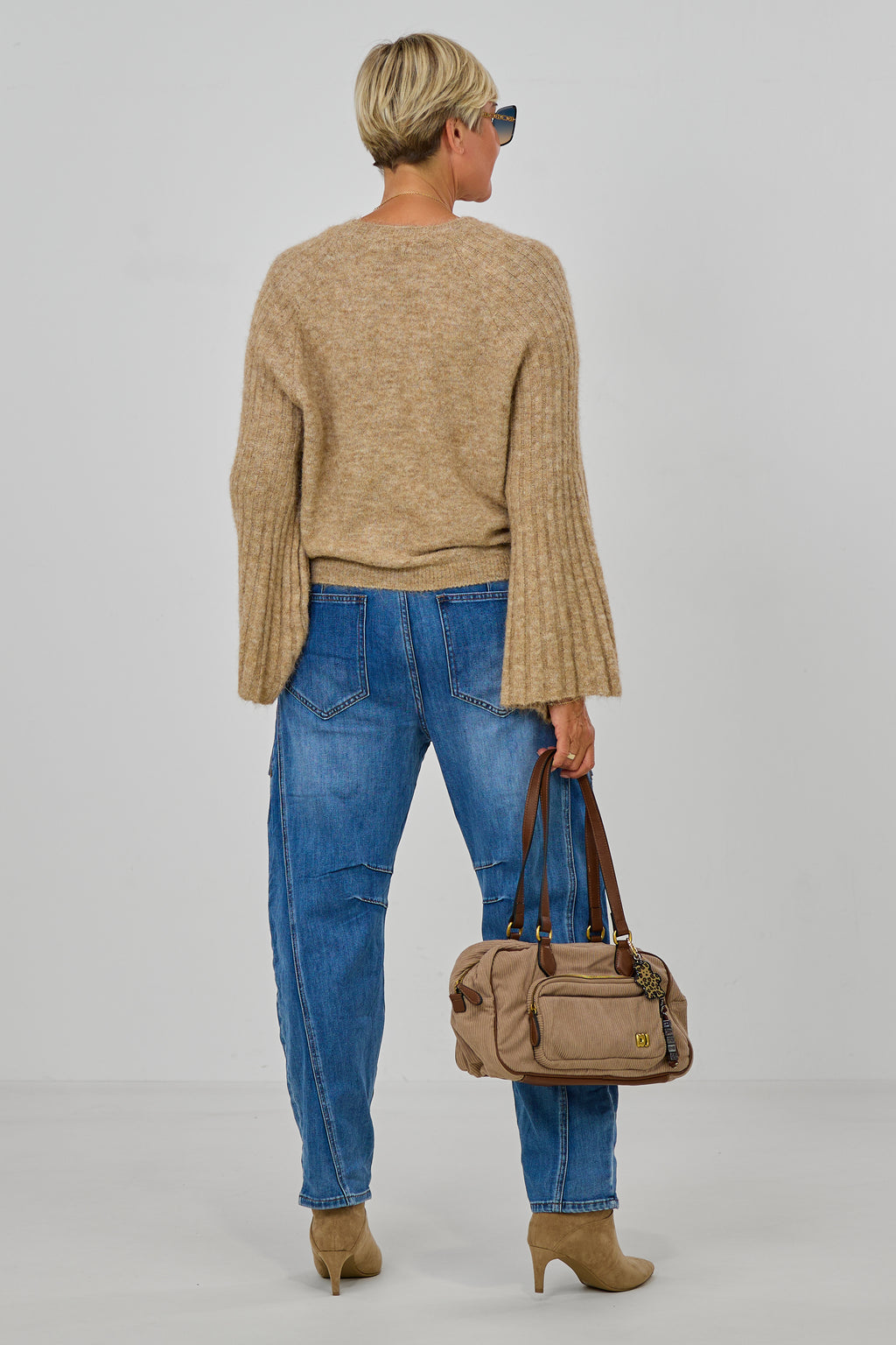 Kuscheliger Strickpulli mit Trompeterärmeln, hellcamel meliert