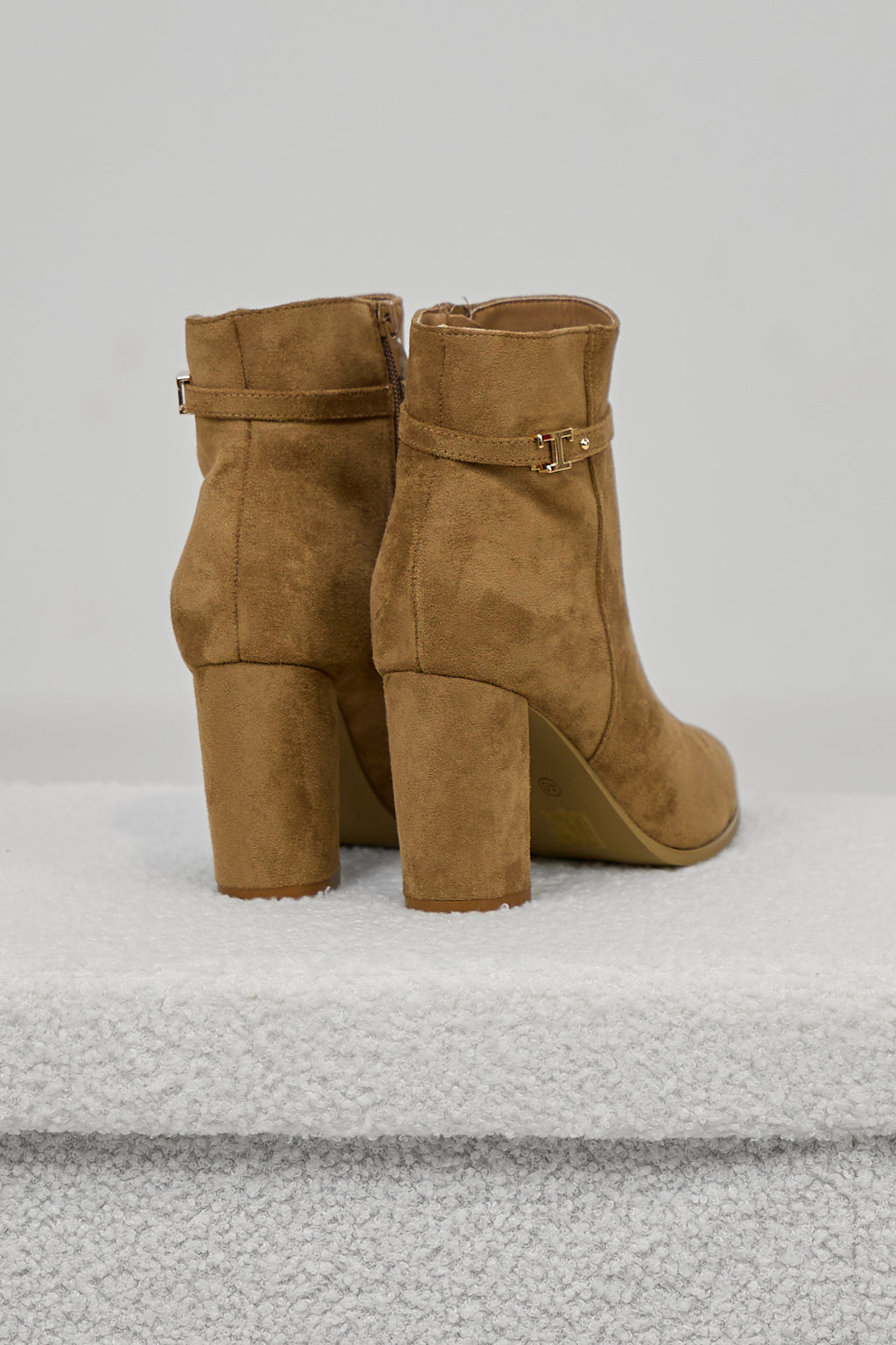Spitze Stiefelette in Wildlederoptik mit Absatz, camel