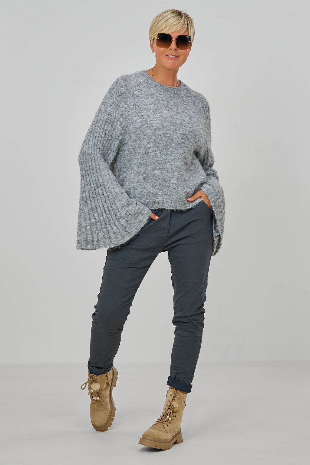 Hose mit elastischem Bund im Knitterlook, dunkelgrau