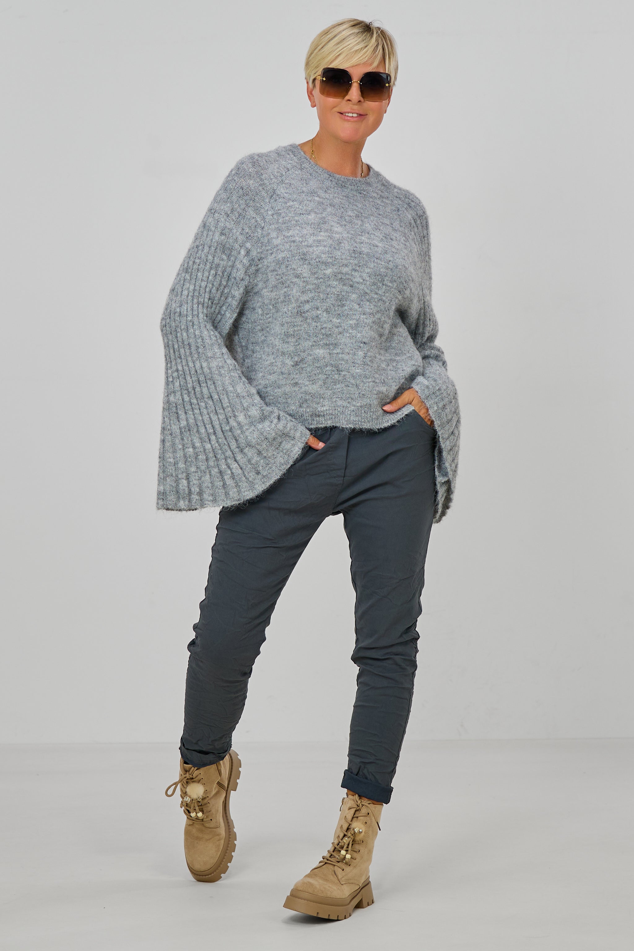 Hose mit elastischem Bund im Knitterlook, dunkelgrau