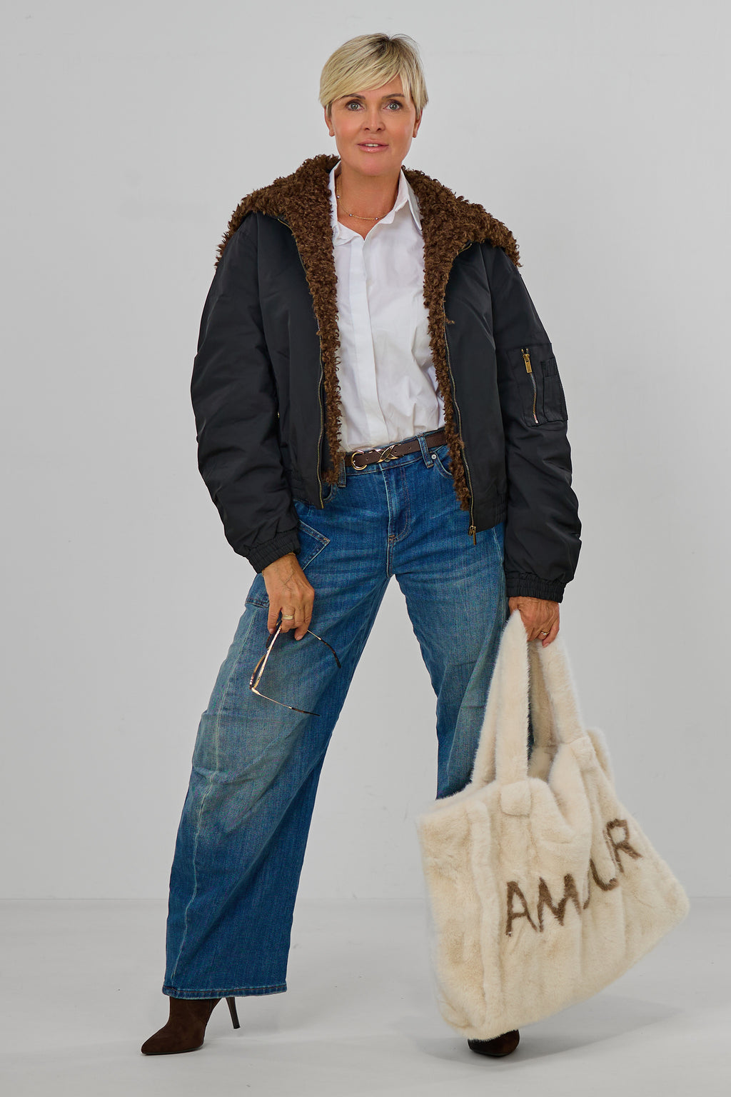 Bomberjacke mit Kapuze und abnehmbarem Teddyfell, schwarz