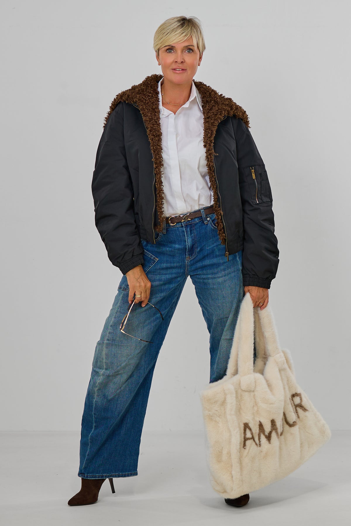Bomberjacke mit Kapuze und abnehmbarem Teddyfell, schwarz