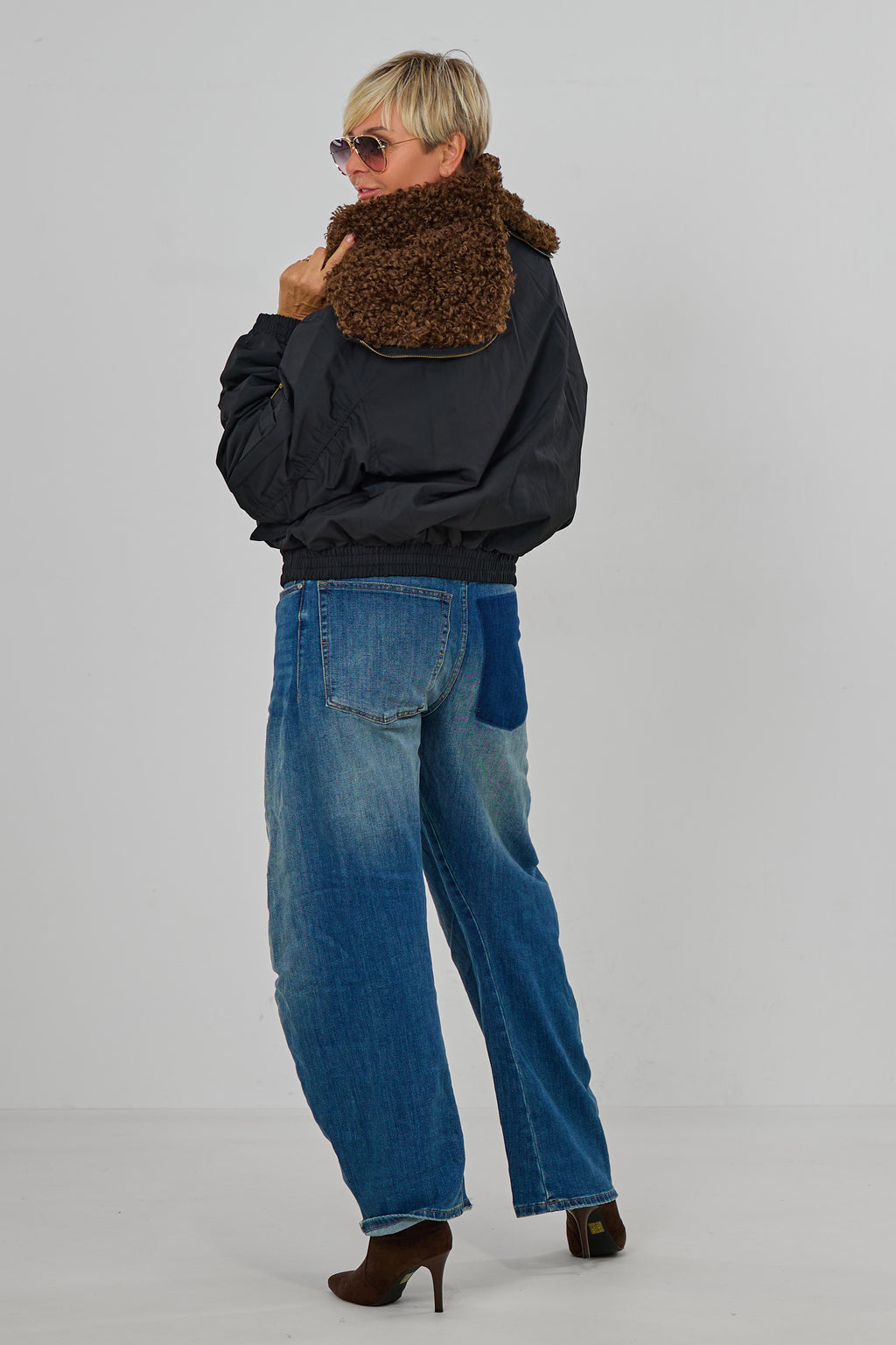 Bomberjacke mit Kapuze und abnehmbarem Teddyfell, schwarz