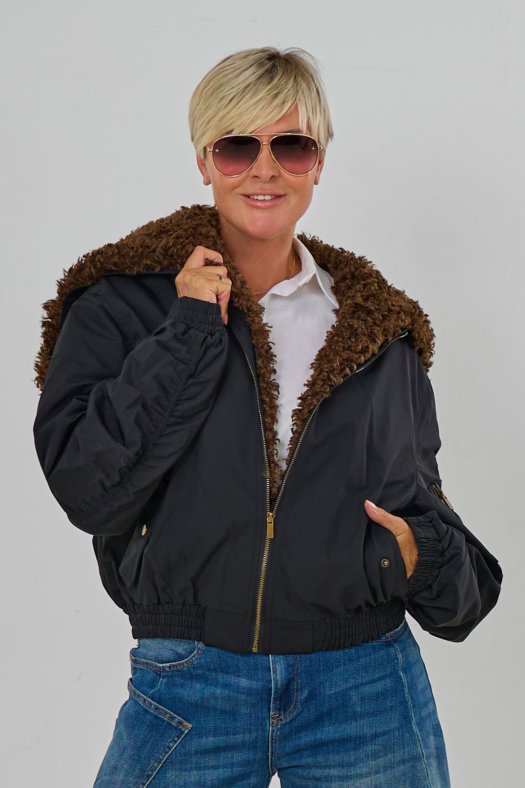 Bomberjacke mit Kapuze und abnehmbarem Teddyfell, schwarz