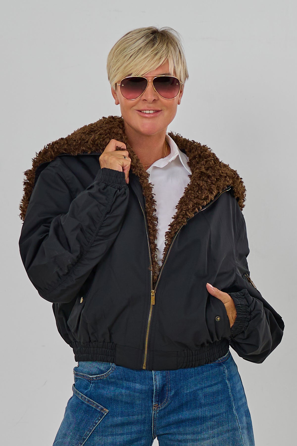 Bomberjacke mit Kapuze und abnehmbarem Teddyfell, schwarz