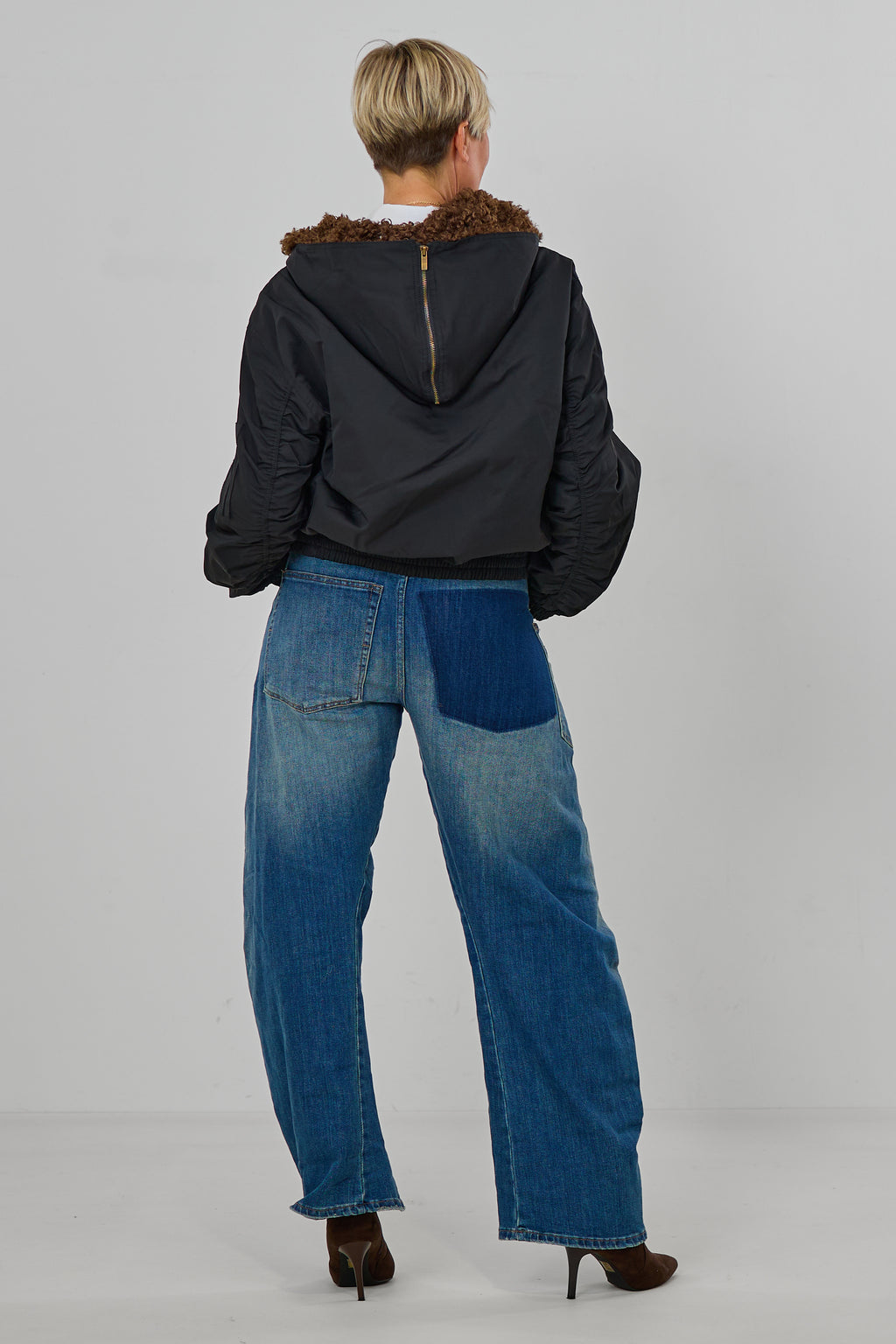 Bomberjacke mit Kapuze und abnehmbarem Teddyfell, schwarz
