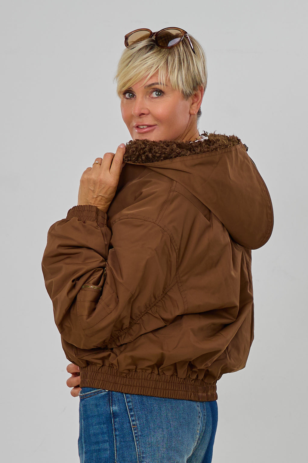 Bomberjacke mit Kapuze und abnehmbarem Teddyfell, braun