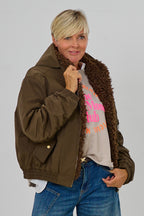 Bomberjacke mit Kapuze und abnehmbarem Teddyfell, khaki