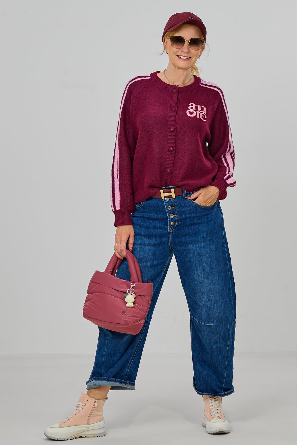 Cardigan mit "amore" Stickerei, bordeaux-rosa