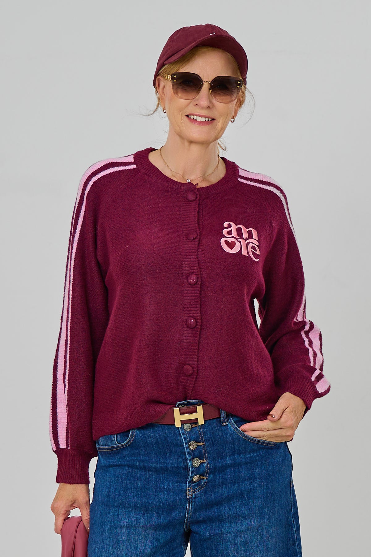 Cardigan mit "amore" Stickerei, bordeaux-rosa