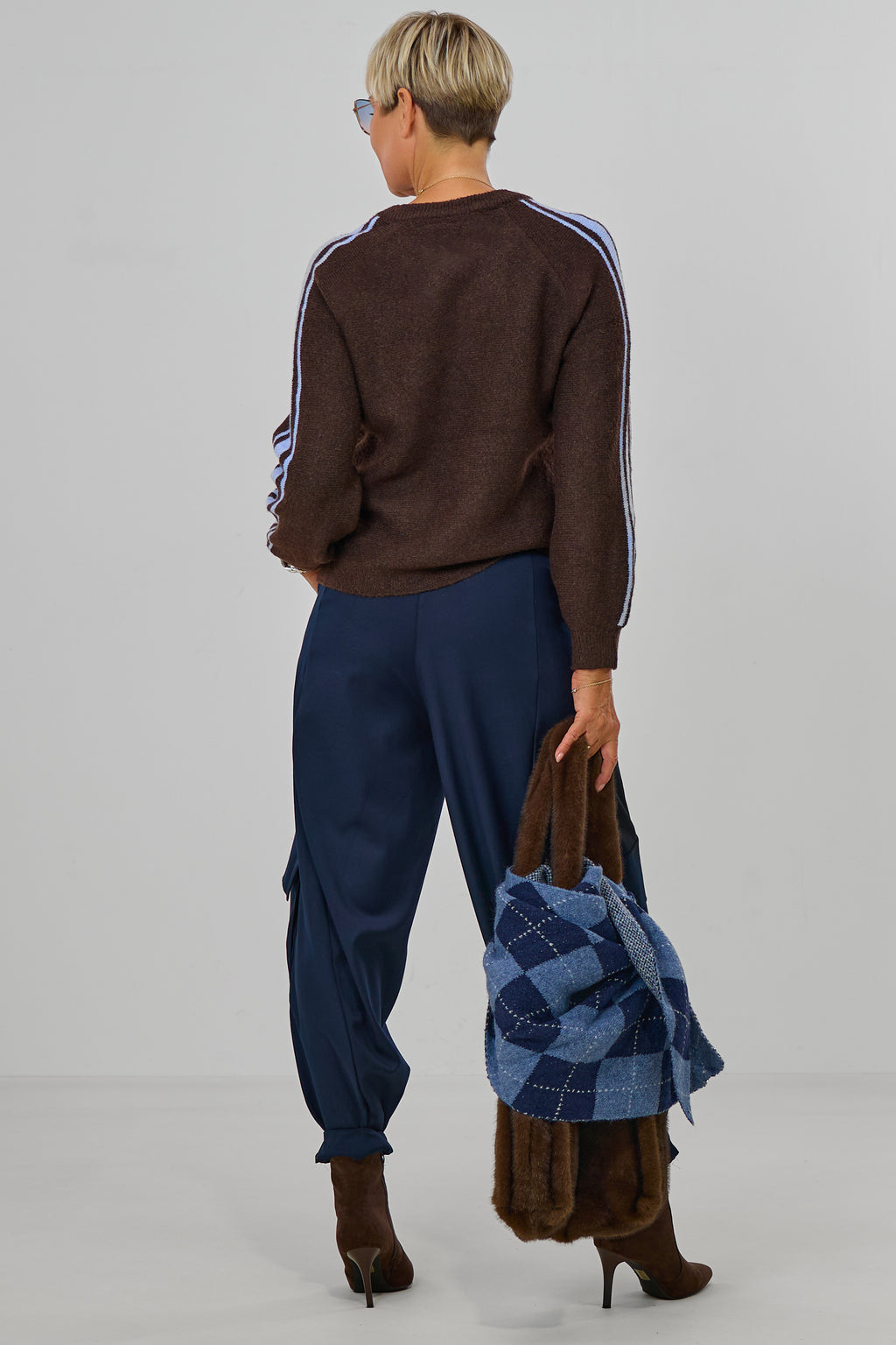 Cardigan mit "amore" Stickerei, braun-hellblau